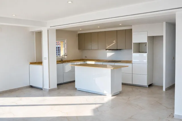 Se vende atico 5 habitaciones  totalmente reformado con vistas al mar  en pleno centro d Benidorm — 8