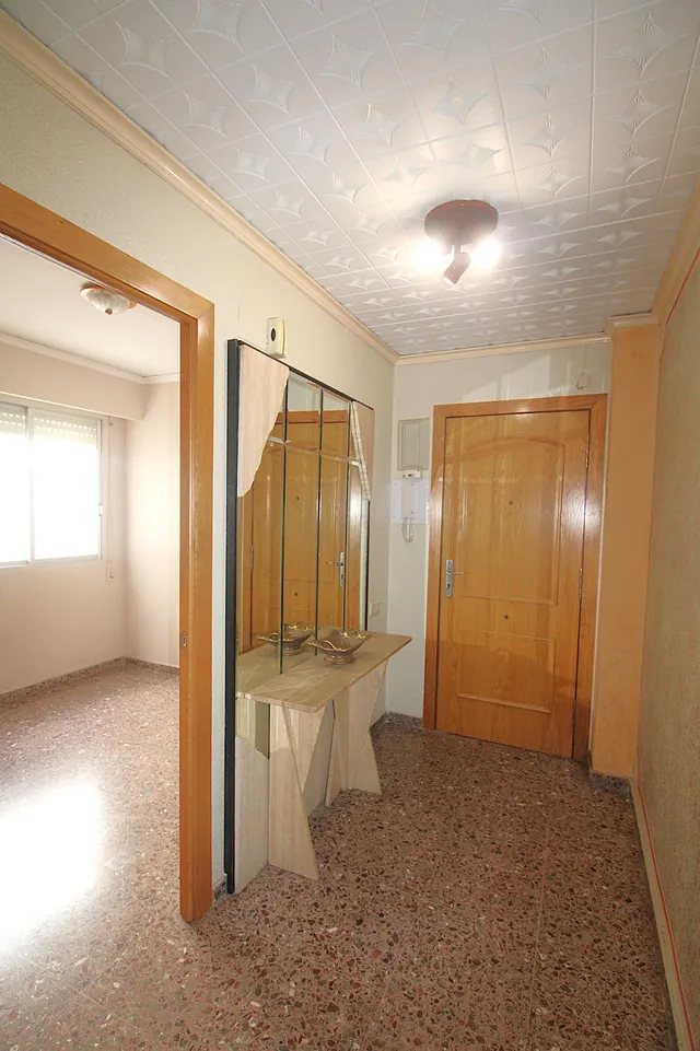 Piso de tres dormitorios con ascensor. — 38