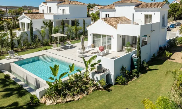 Chalet 4 habitaciones 350m² en venta - Costa Del Sol — 4