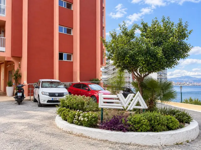 Estudio en planta 12 con vistas al mar y parking en Benidorm – 175.000 € — 9