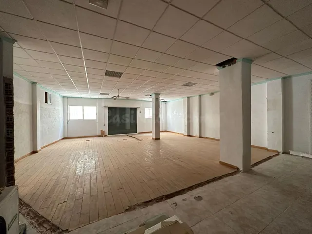 LOCAL COMERCIAL EN ALQUILER - IDEAL CUALQUIER NEGOCIO - foto 3