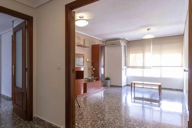 Amplia vivienda de 4 dormitorios con garaje, trastero y metro a pocos minutos — 30