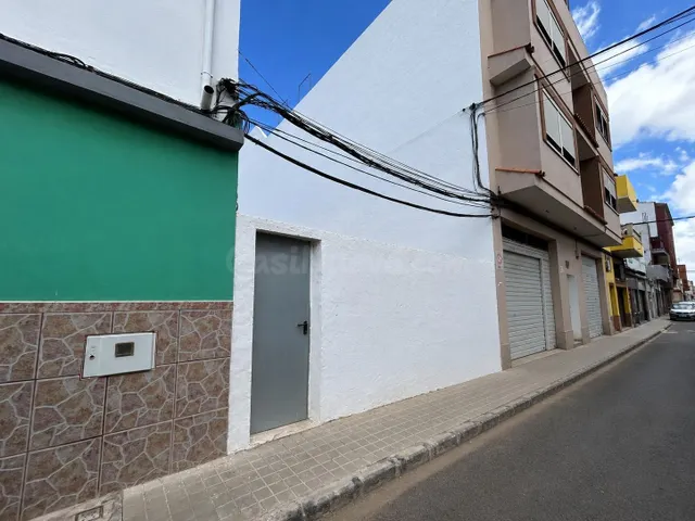 Solar urbano en Casa Pastores con gran potencial de construc