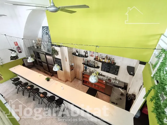 ¡PERFECTO PARA INVERTIR! CASA LUMINOSA Y ESQUINERA, CON LOCAL COMERCIAL — 47