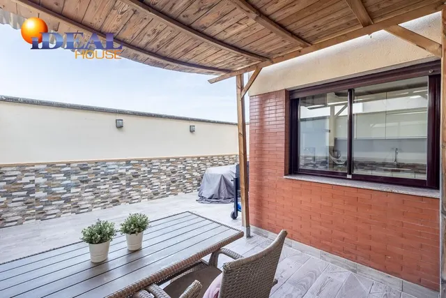 Amplia casa de 182 m2 con patio, gran sótano y a menos de 5 minutos del metro — 13