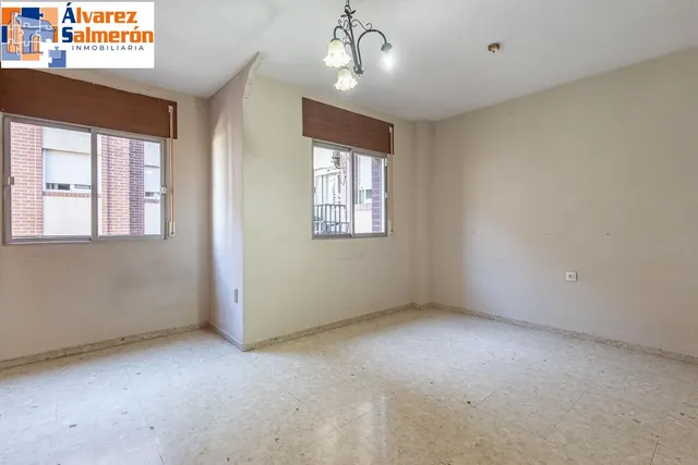 Espacio, luz y comodidad en una vivienda con grandes posibilidades en zona Alcampo — 13