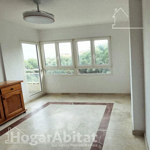 ¡Preciosas vistas al mar! Reformado en residencial con piscina y balcón — 6