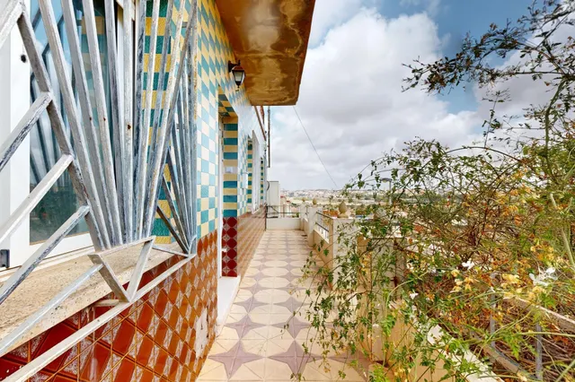 Luminosa Planta Baja con Gran Patio y Terraza en el Barrio de la Concepción — 4