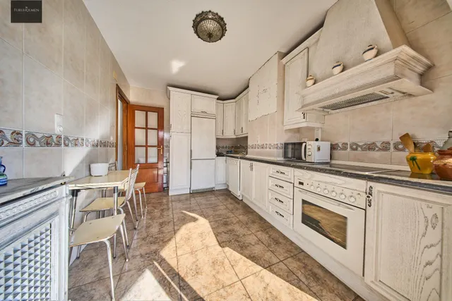 Residencia exclusiva en Paseo del Salón con vistas despejadas — 35