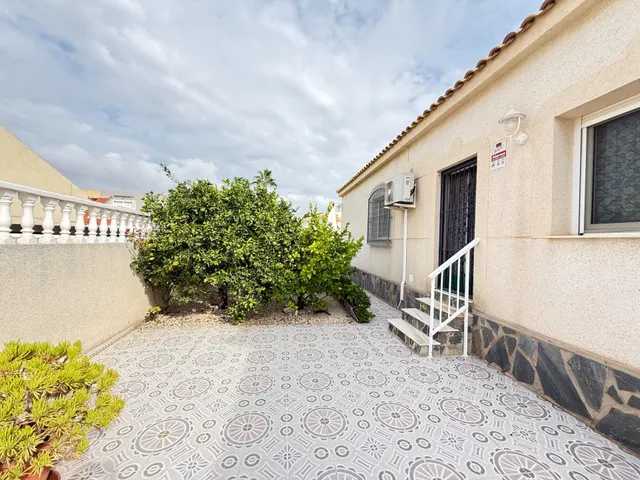 Impresionante Chalet Independiente en El Chaparral, Torrevieja — 10