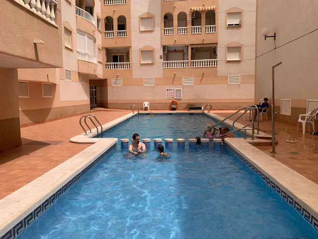 ÁTICO CON GRAN TERRAZA, PISCINA Y GARAJE CERCA DEL CENTRO DE TORREVIEJA — 11
