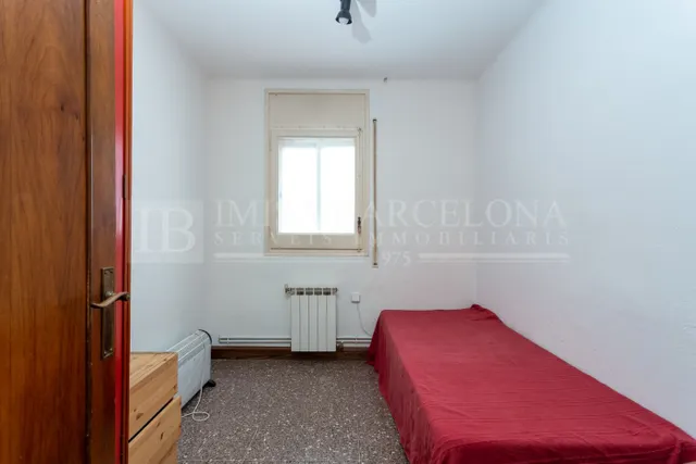 PISO CON MUCHAS POSIBILIDADES EN PLAZA CATALANA — 29