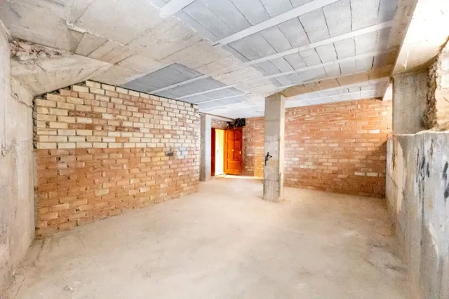 LOCAL EN VENTA JUNTO PLAZA ISABEL LA CATÓLICA — 7