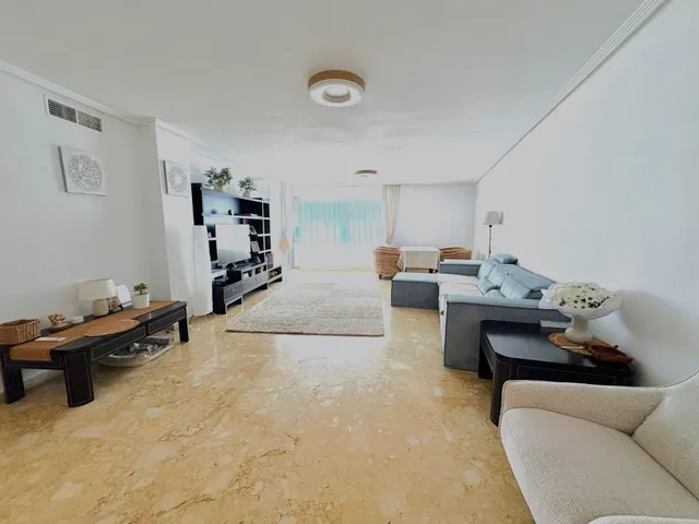 Apartamento moderno y espacioso en primera línea de mar junto a Playa del Cura. ¡3 dormitorios, 2 baños, balcón con vistas al mar (sureste) y piscina comunitaria! — 14