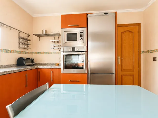CASA INDEPENDIENTE CON 966 M/2 DE PARCELA EN NUEVO HIGUERON . — 21