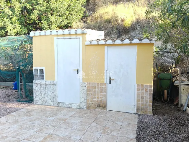 Se vende albergue con placas solares en buen estado cerca de Aspe — 10