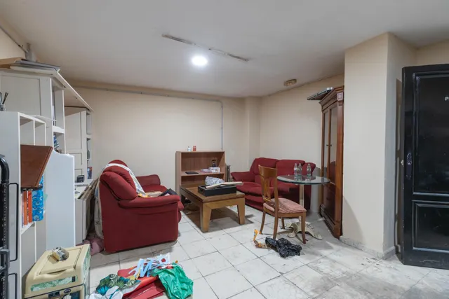 Local comercial 300m² en venta - Correos — 17