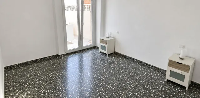 OPORTUNIDAD: Apartamento Semireformado — 11
