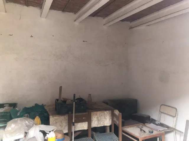 BONITA CASA CON TERENO PARA REFORMAR — 2