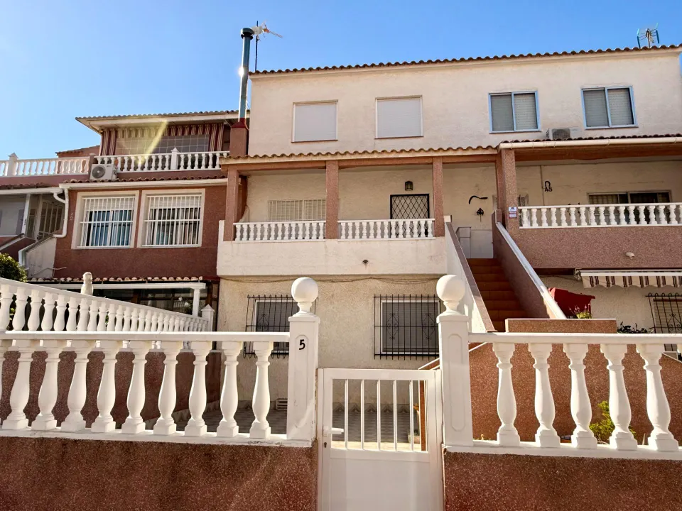 Adosado en planta alta en El Paraíso, Torrevieja