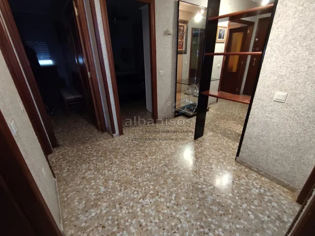 PISO DE CUATRO habitaciones SIN ASCENSOR. MUY BUENA ZONA — 16