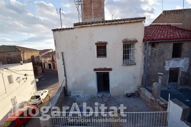 AMPLIA CASA CON 2 TERRAZAS Y GARAJE — 37