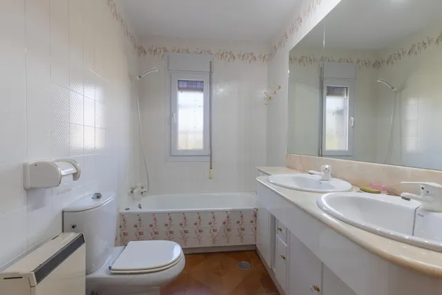 ESPECTACULAR CASA CON PISCINA EN LAS GABIAS — 38