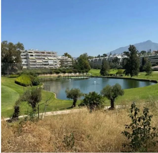 Terreno edificable con licencia en Guadalmina Marbella — 2