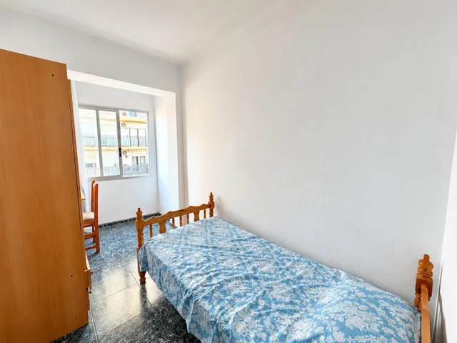 Piso en venta en avd. pablo iglesias, Almería – ideal para inversores  96.000€ — 7