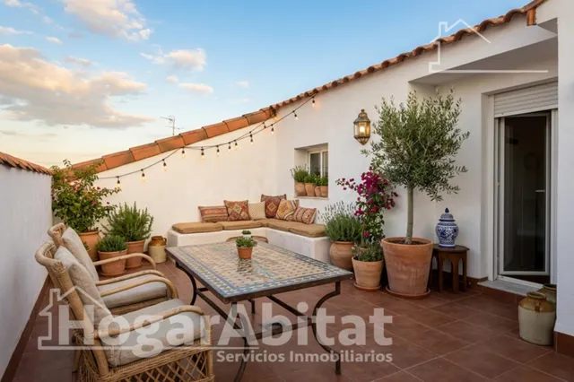PRECIOSO ÁTIO CON TERRAZA Y TRES BALCONES — 2