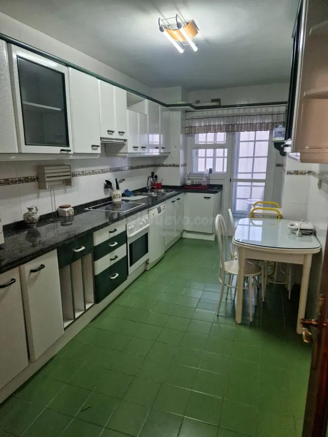 BONITO PISO 4 DORMITORIOS CERCA DE CARLOS HAYA - foto 4