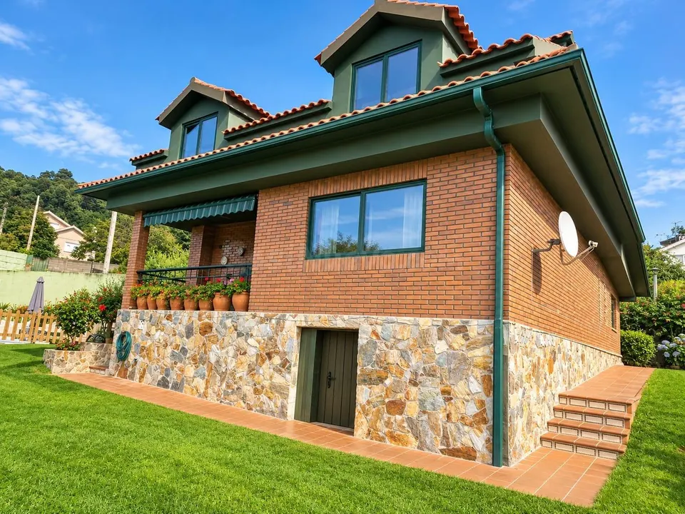 Tu paraíso privado en Nigrán: jardín, piscina y calidad de vida