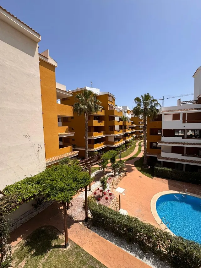 Apartamento con piscina comunitaria, Alicante, Torrevieja. 2 habitaciones, 80 m2, 500 metros del mar — 29