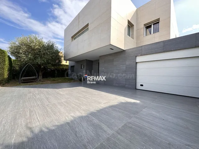 Empuriabrava | Exclusiva villa contemporánea con piscina pri - foto 4
