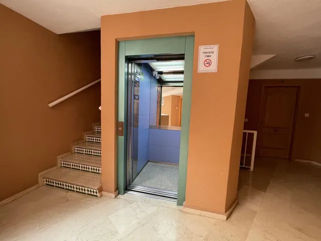 Piso con terraza, vistas al mar y plaza de garaje en Arroyo de la Miel, Benalmádena — 38