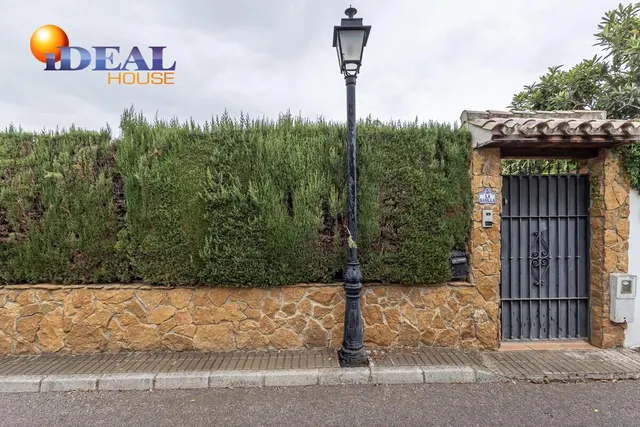 Casa con piscina en urb los chopos - Las Gabias — 25