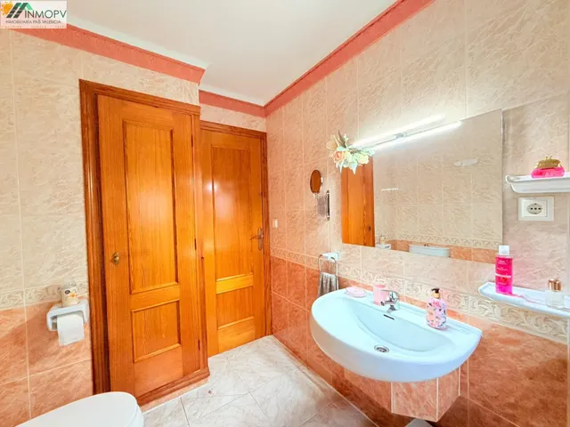 Singular chalet de 319m2 con 2.000 m2 de parcela, piscina y apartamento independiente en vistabella Vinaròs! — 35