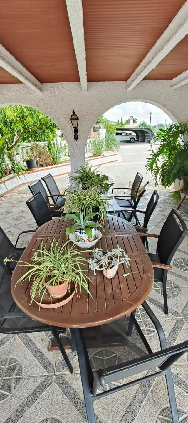 Imponente Chalet en La Hoya con Piscina y Amplios Jardines — 32