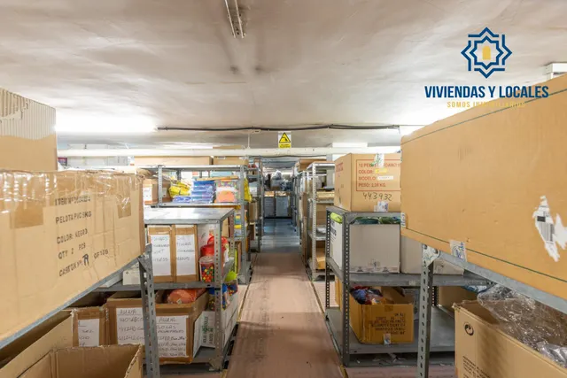 Amplio local comercial en una de las zonas más consolidadas de Granada con salida a dos calles — 20