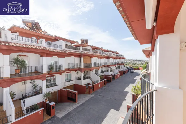 Adosada con 4 dormitorios, amplias terrazas y vistas a Granada y sierra nevada — 28