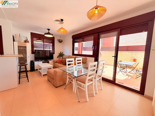 APARTAMENTO ESQUINERO EN PLANTA BAJA CON 2 DORMITORIOS, PISCINA, PARKING Y TRASTERO CERCA DE LA PLAYA — 15