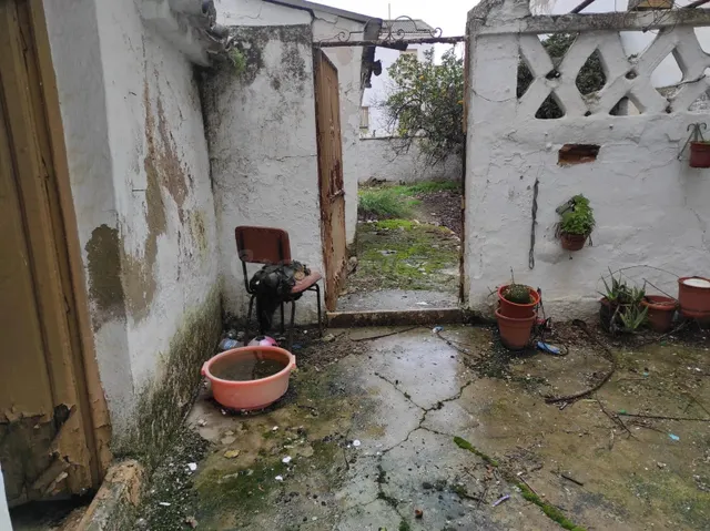 Oportunidad de Inversión en Cabra: Casa para Reforma Integra - foto 2