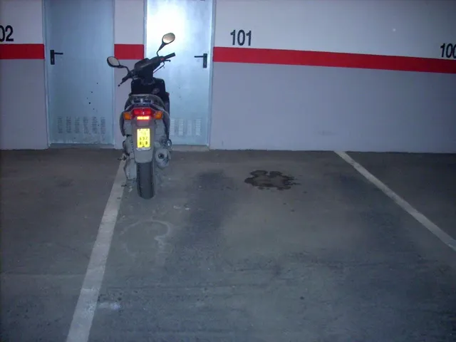 SE VENDE  PLAZA DE GARAJE CERCA DE HOSPITAL — 7