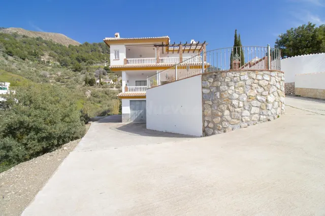 Cortijo Premium con Piscina, 3.500 m2 de Terreno Rústico y D - foto 4
