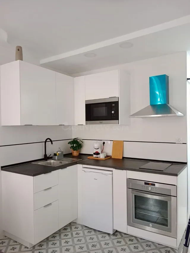 Estudio Reformado en el Corazón de Torremolinos con Piscina  - foto 2