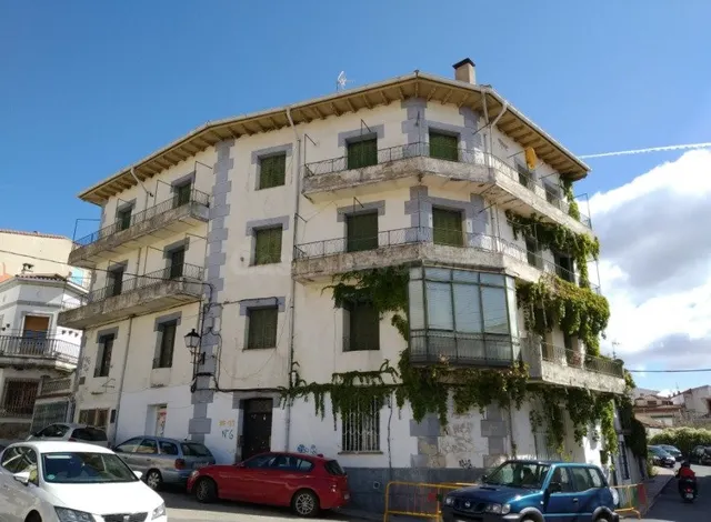 EDIFICIO EN VENTA EN MIRAFLORES DE LA SIERRA — 2