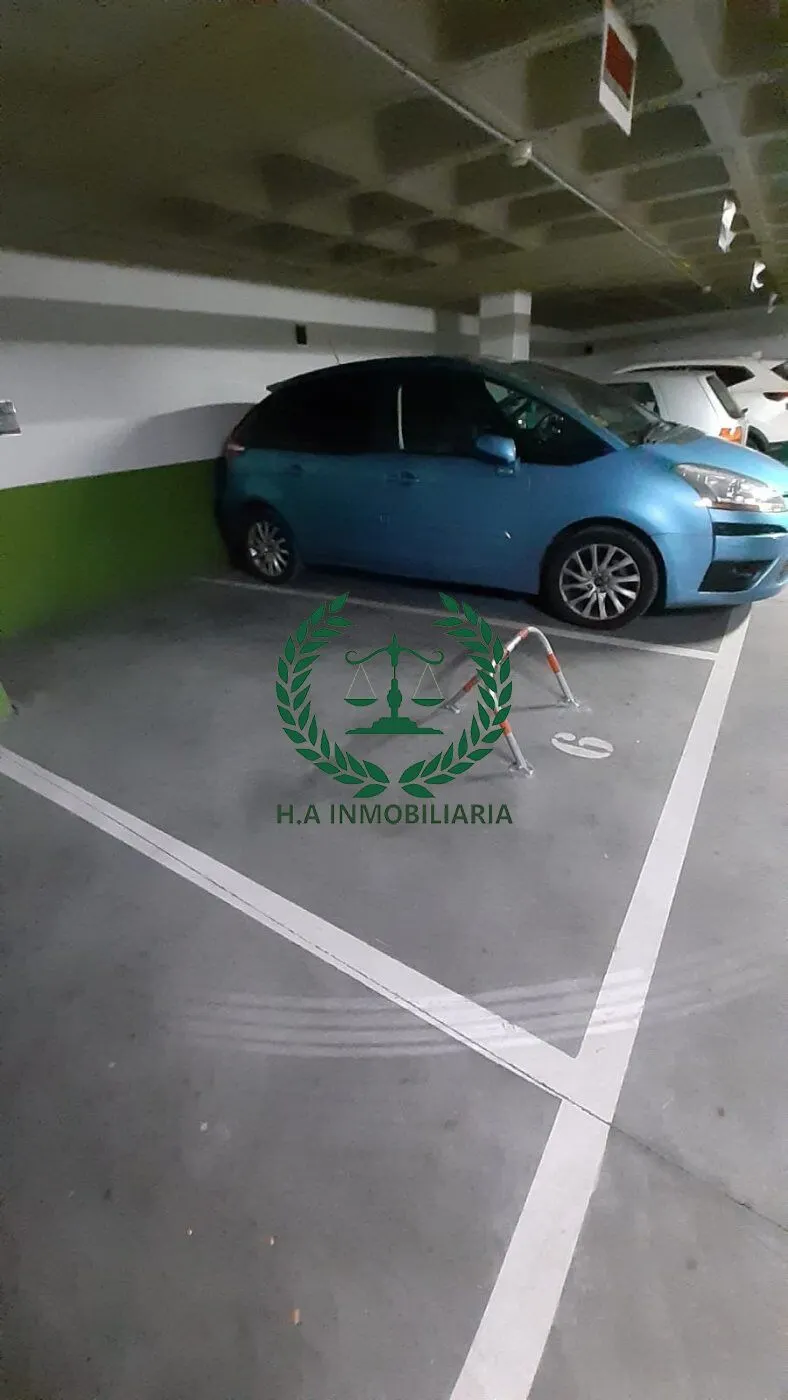 SE VENDE PLAZA DE GARAJE EN ZONA DE OFICINAS