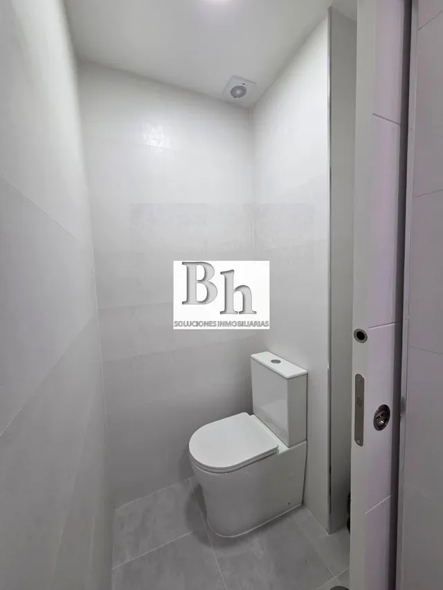 INMOBILIARIA BLANHOGAR VENDE LOCAL EN TORREMOLINOS — 25
