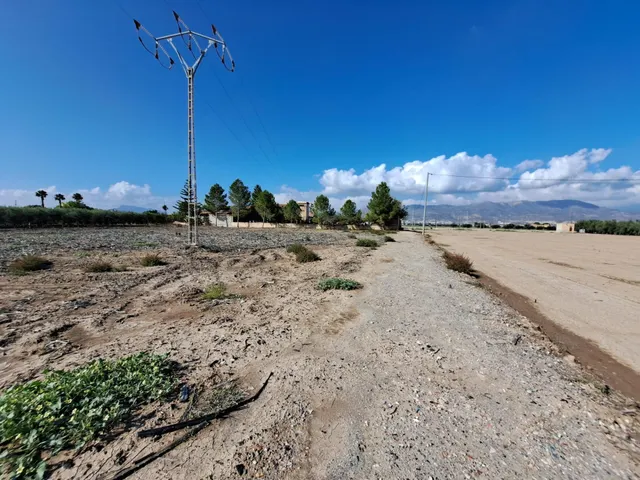 FINCA RURAL CON 4 VIVIENDAS Y NAVE — 43