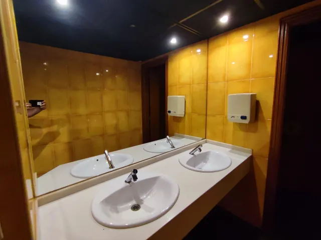 PUB BAR EN FUNCIONAMIENTO — 20